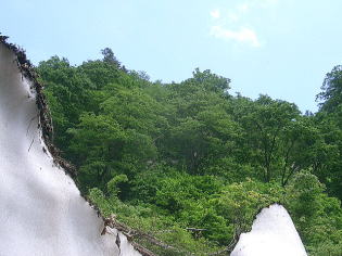 残雪と青空